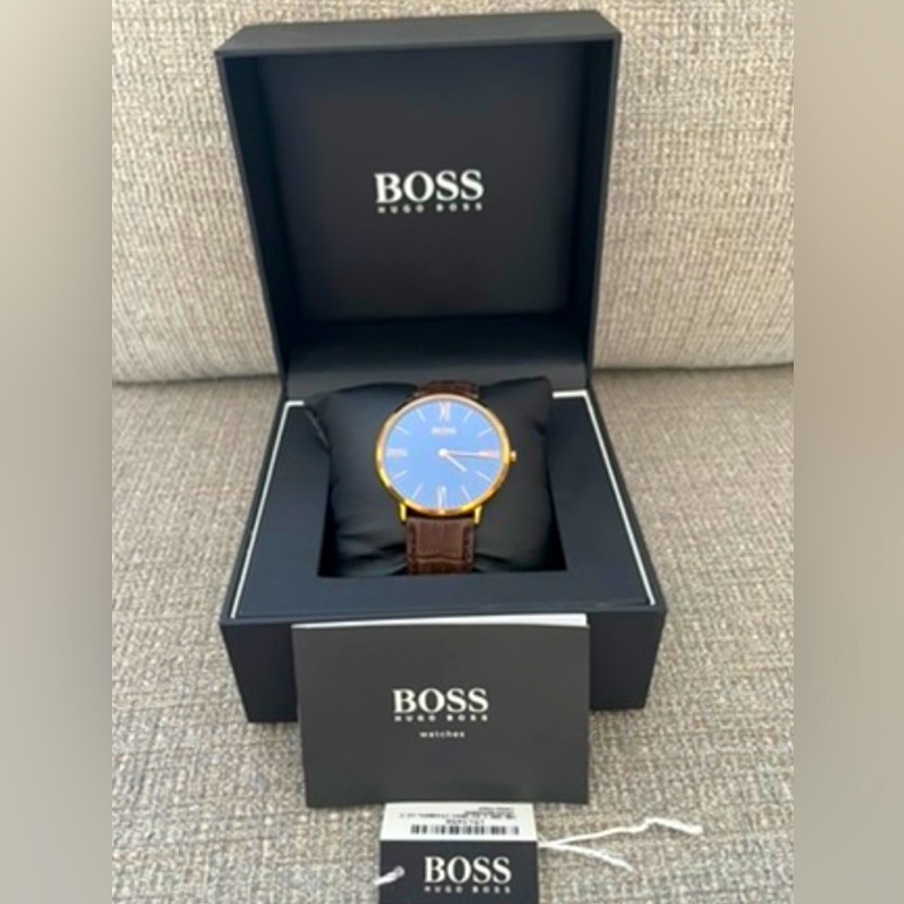 MEN’s BOSS Leather Strap Wrist watch